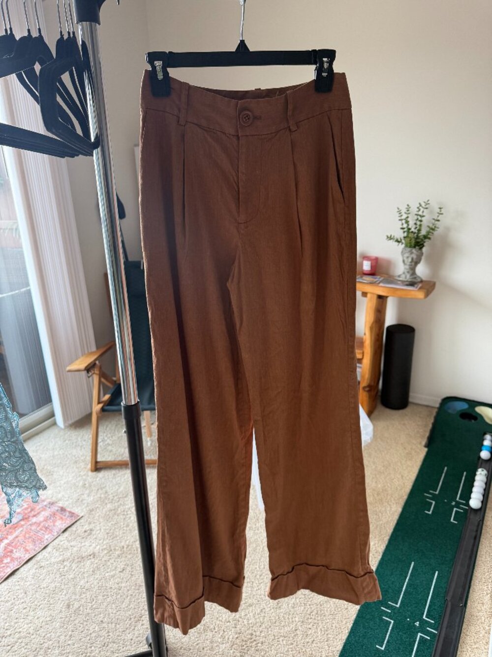 Alice + Olivia	Linen Pleated Pants